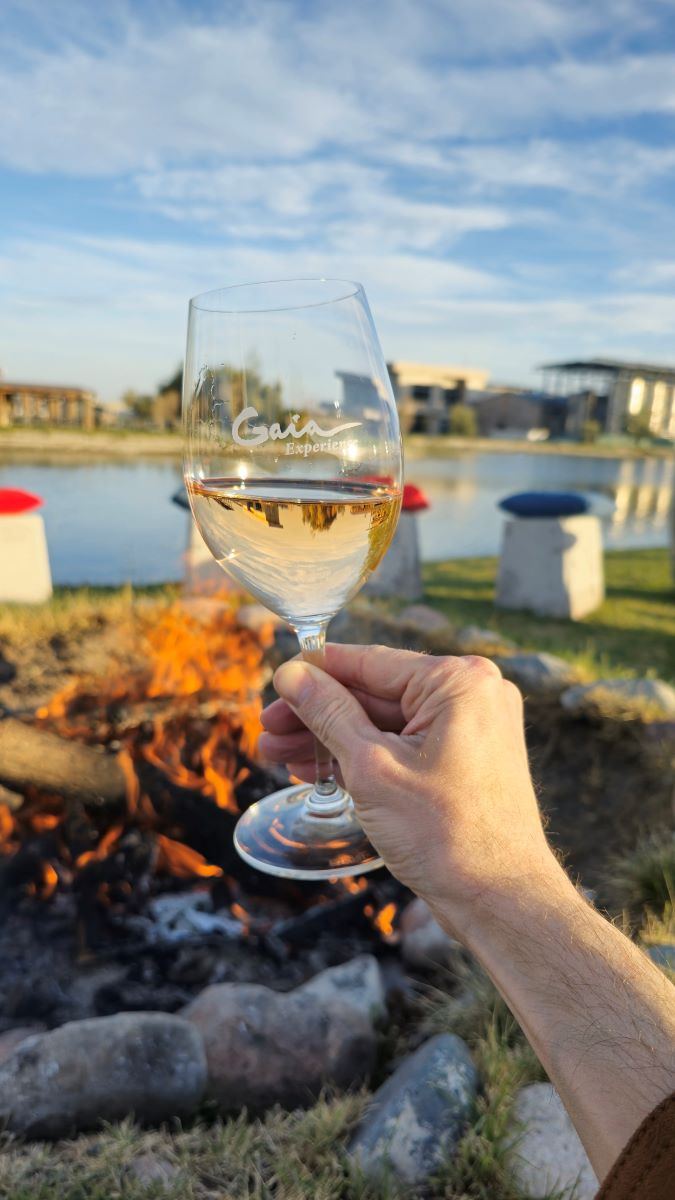 La propuesta combina vinos orgánicos, gastronomía de autor y naturaleza